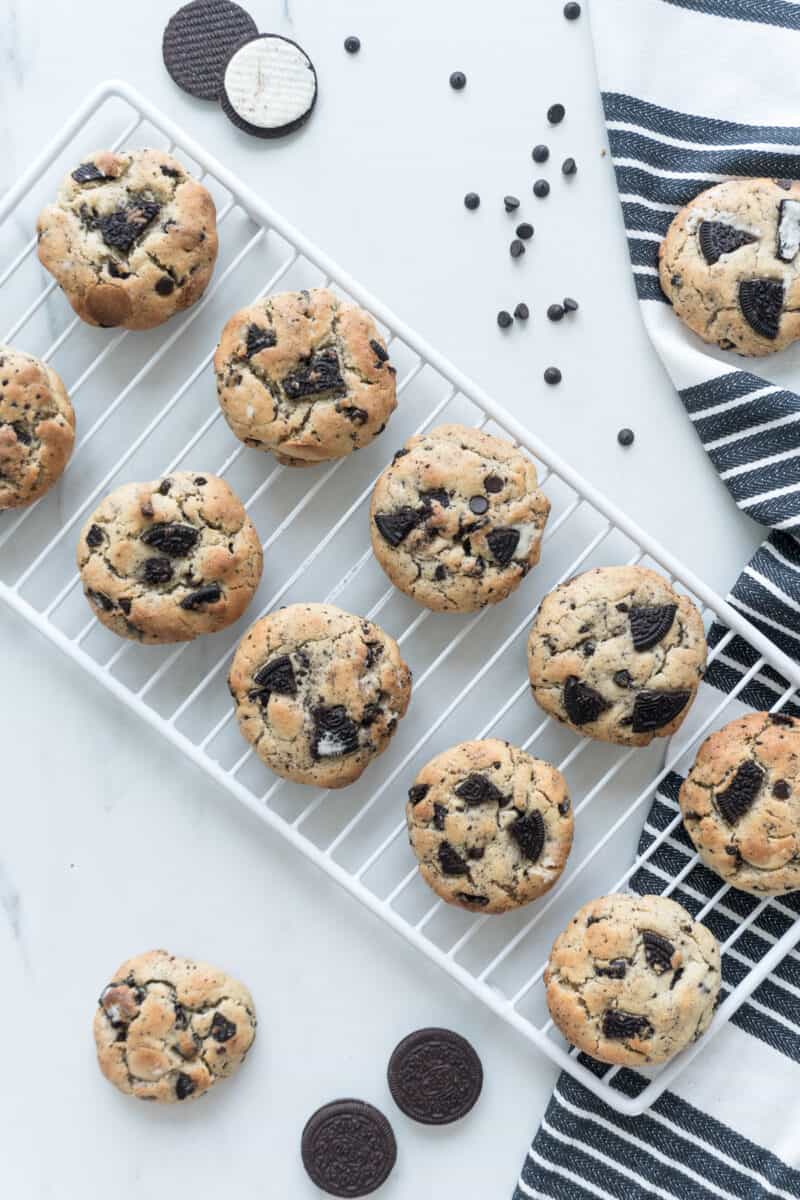 cookies and cream cookies on cooling rack
