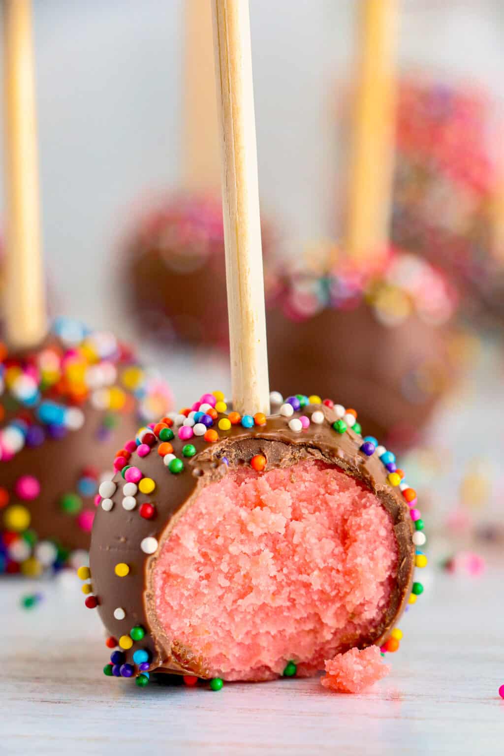 Strawberry Cake Pops Recipe - Easy Dessert Recipes