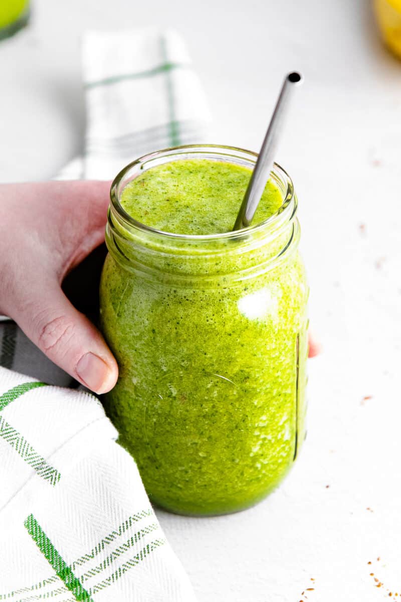 island green smoothie with metal straw