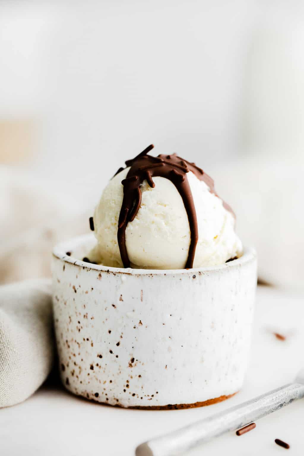 No Churn Vanilla Bean Ice Cream Recipe - Easy Dessert Recipes