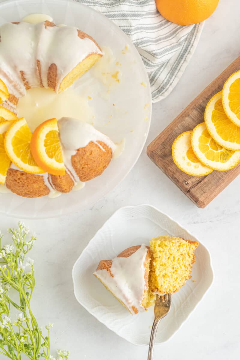 overhead orange bundt cake with orange slices
