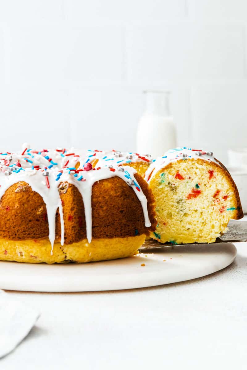 taking slice out of 4th of july bundt cake