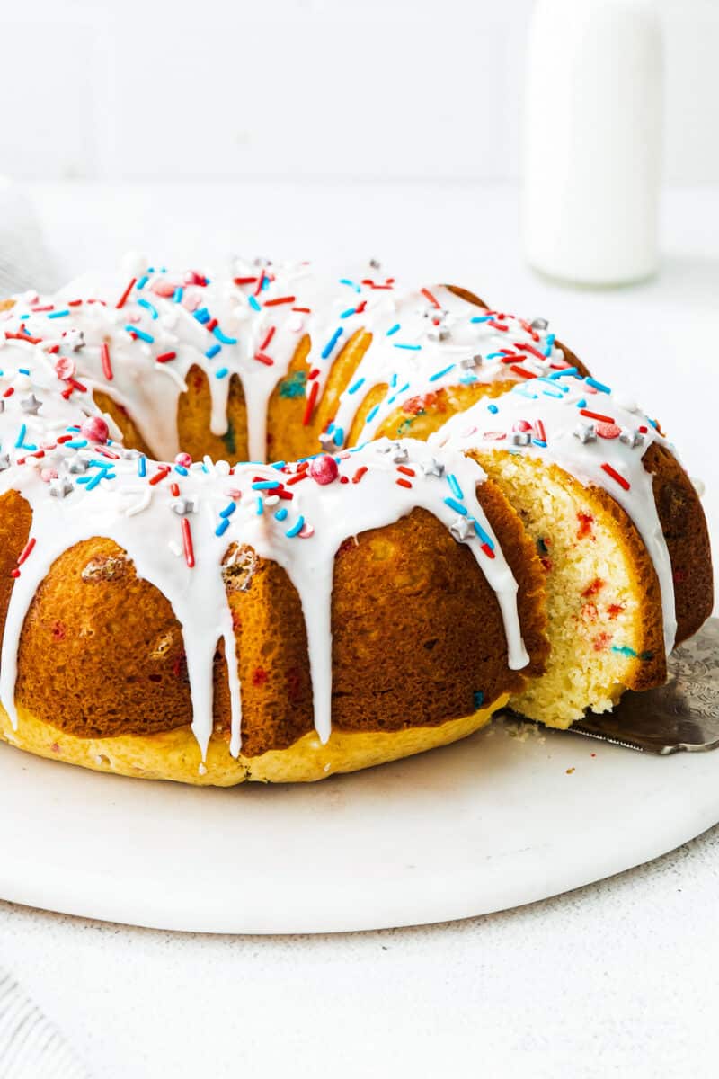 taking slice out of 4th of july bundt cake