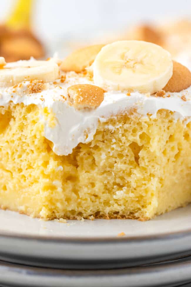 Banana Pudding Poke Cake Recipe - Easy Dessert Recipes