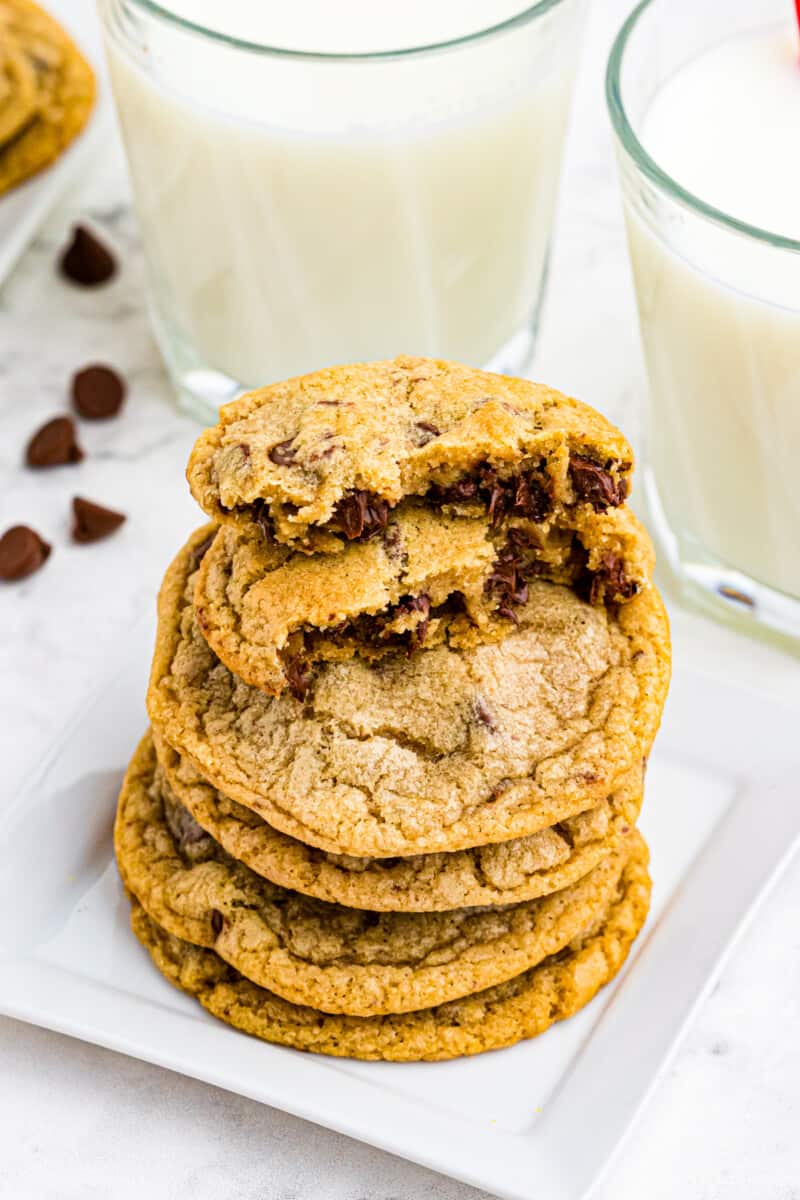 Copycat Mrs. Field's Chocolate Chip Cookies Recipe - Easy Dessert Recipes