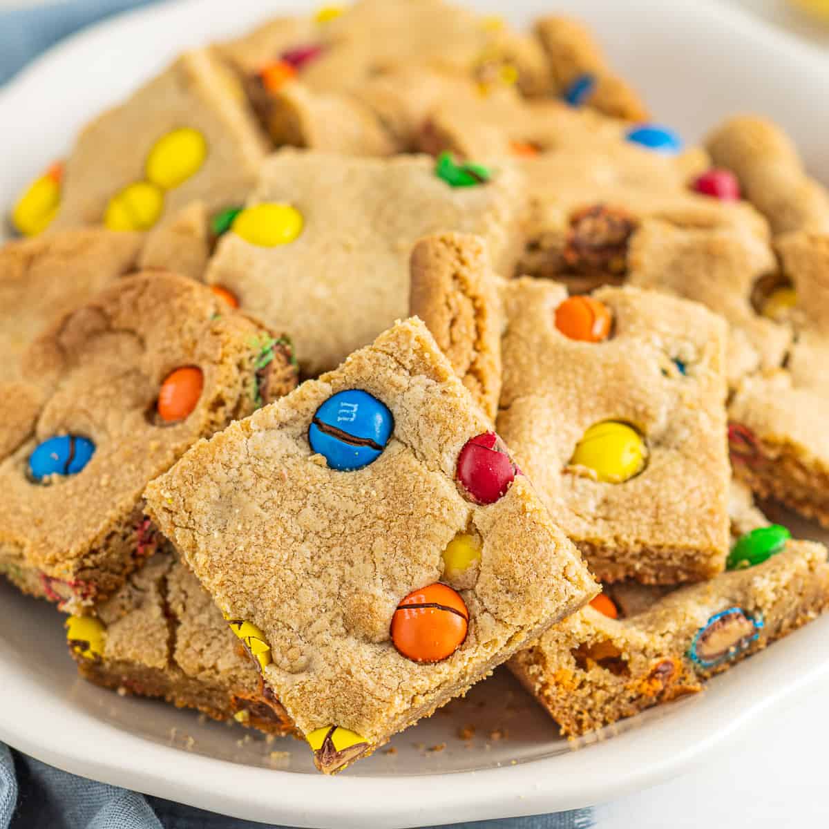 Peanut Butter M&M Blondies - Alida's Kitchen