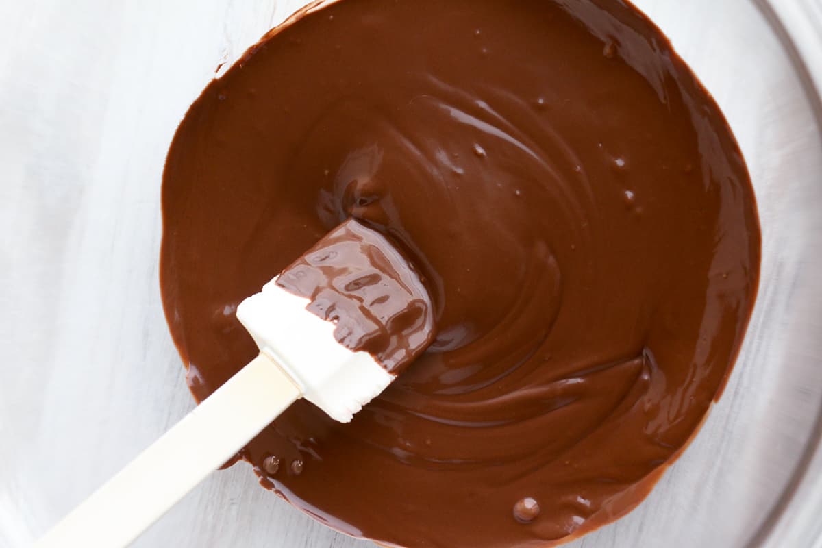 how to make m&m chocolate pretzel bark