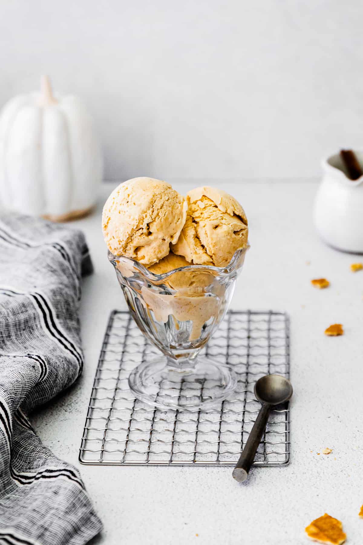 pumpkin pie ice cream in ice cream dish