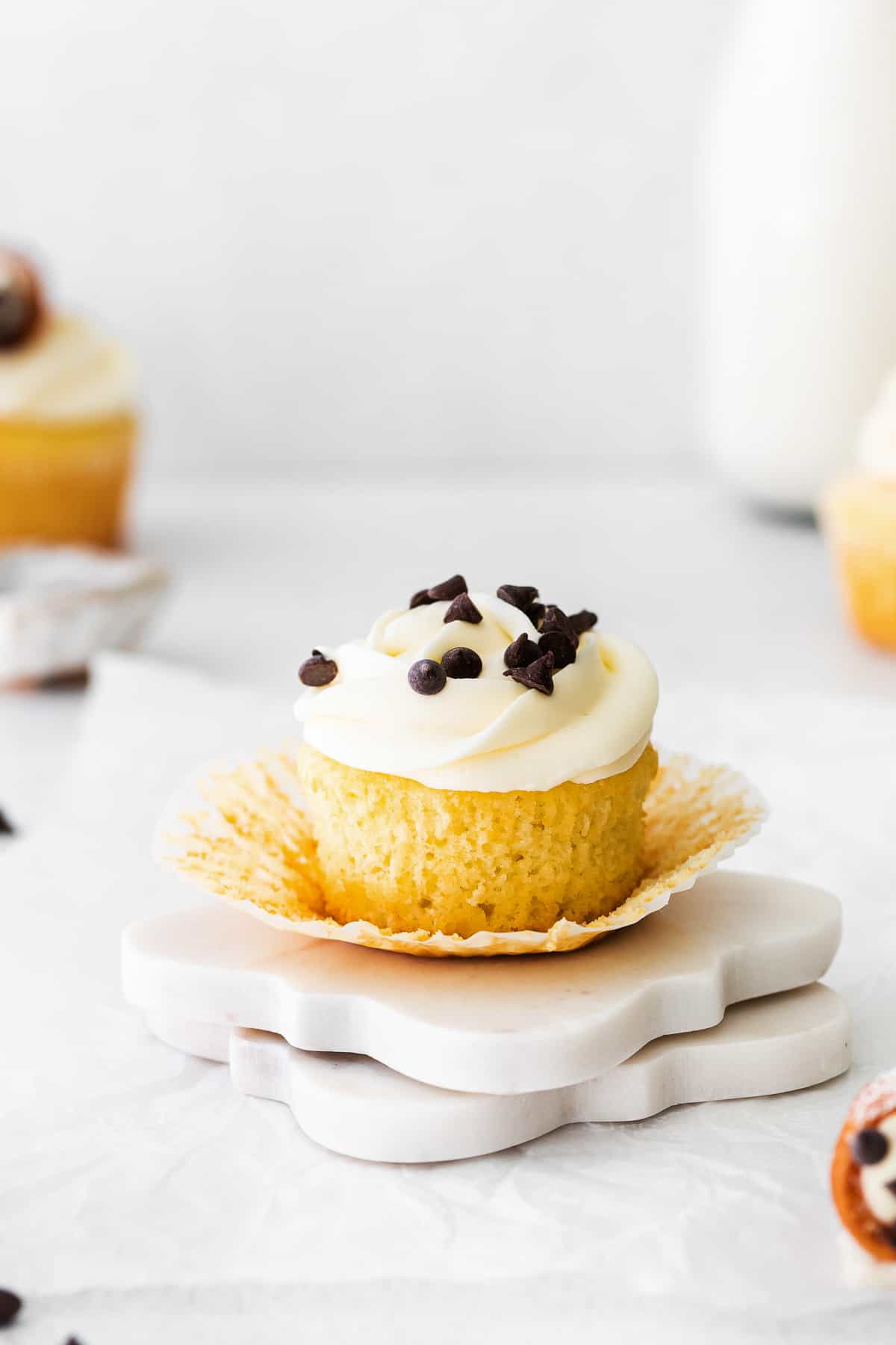 cannoli cupcake with chocolate chips