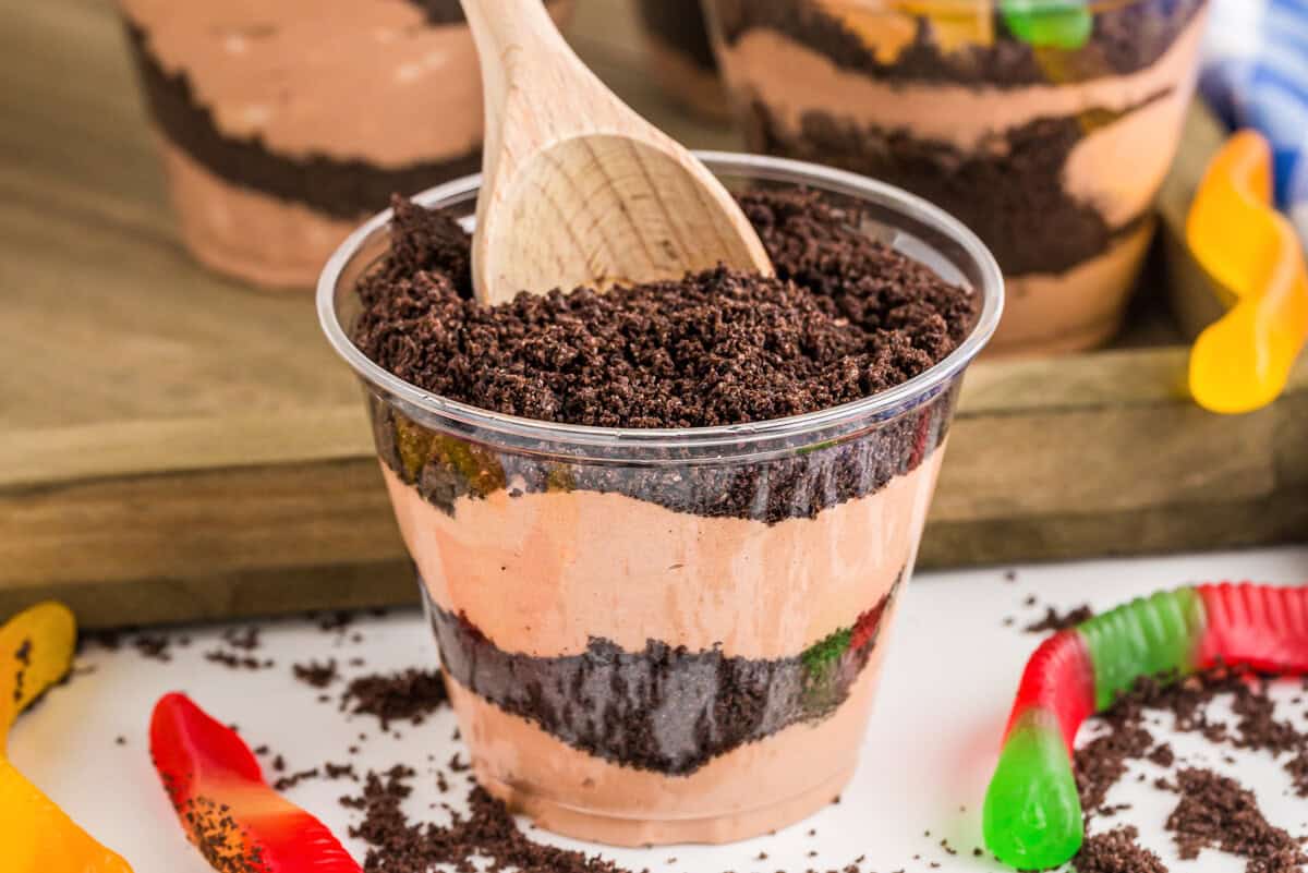 dirt cake cups with a spoon