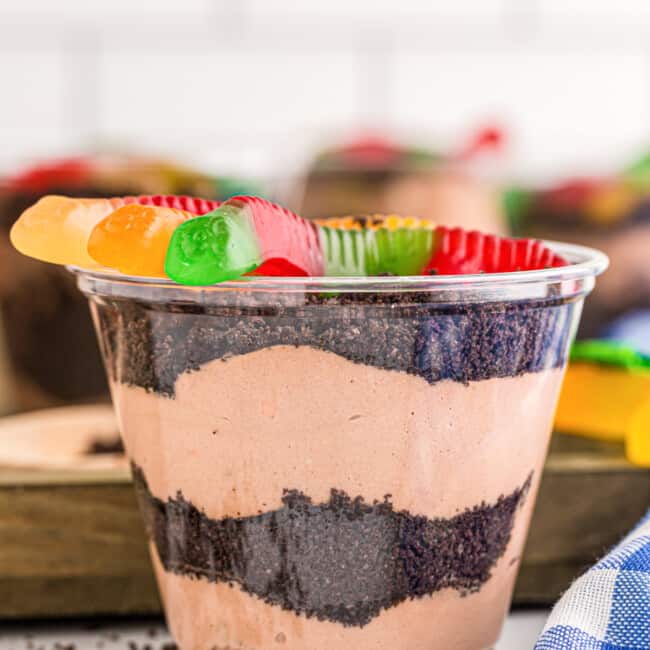 dirt cake cup with gummy worms