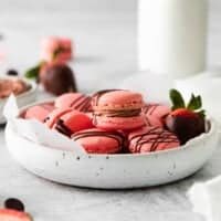 featured chocolate strawberry macarons.