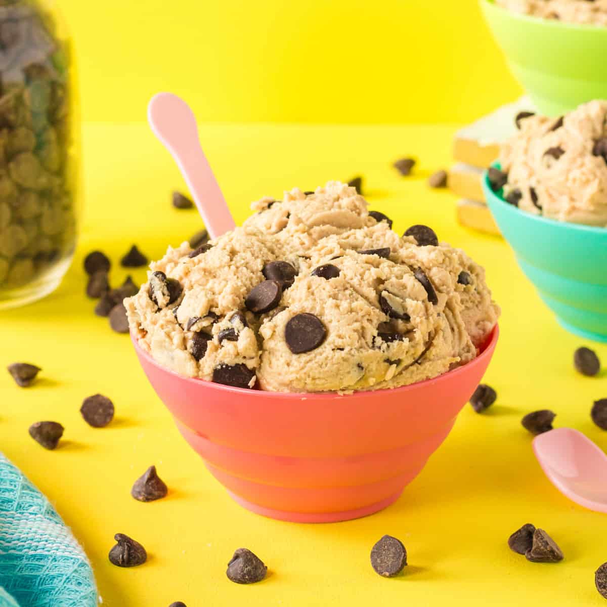 https://easydessertrecipes.com/wp-content/uploads/2022/06/Featured-Chocolate-Chip-Cookie-Dough-1.jpg