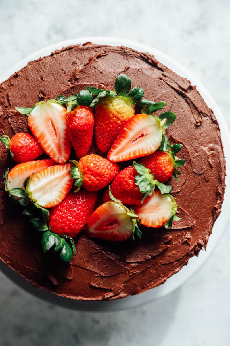 overhead view of chocolate strawberry cake with fresh strawberries on top.