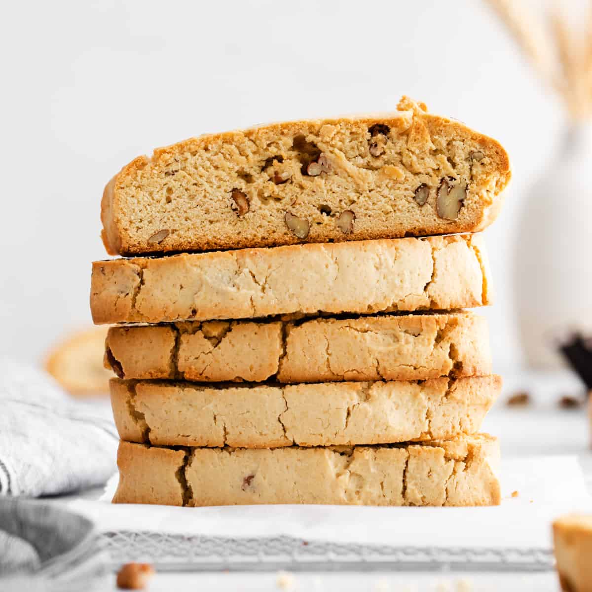 https://easydessertrecipes.com/wp-content/uploads/2022/11/Featured-Maple-Pecan-Biscotti-1.jpg