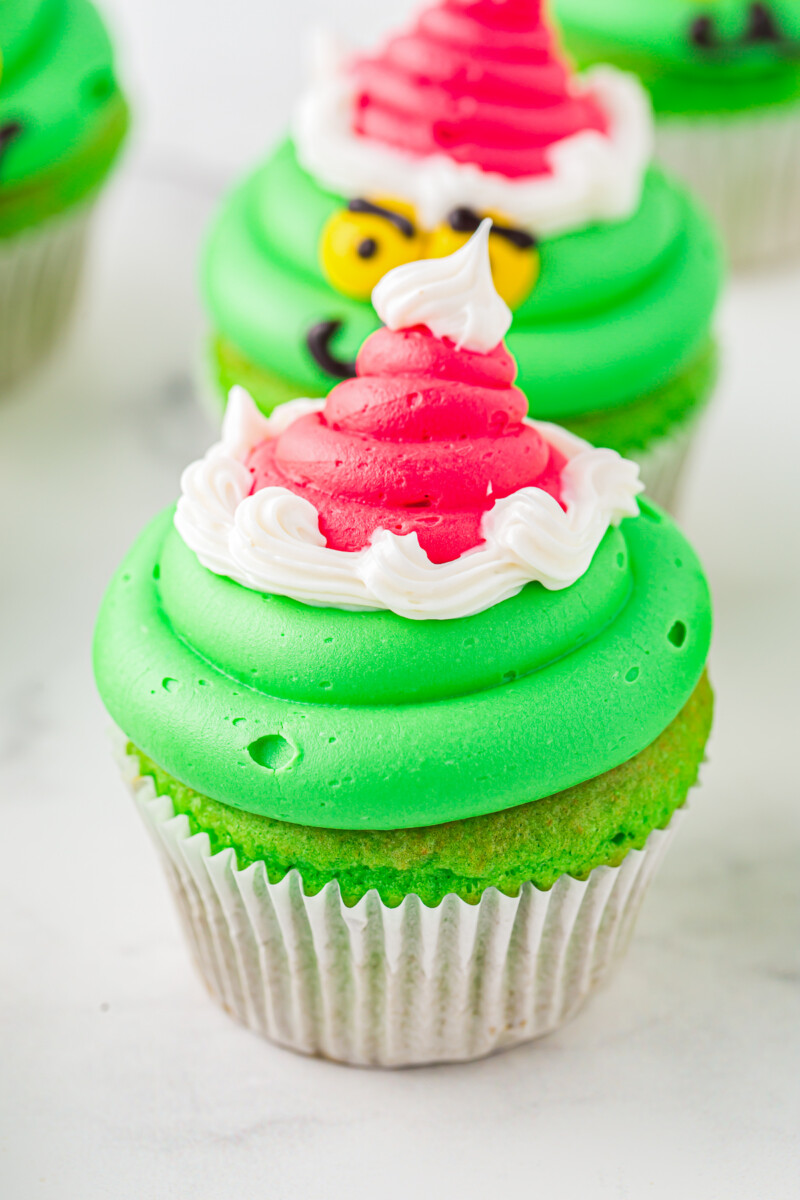 how to decorate a grinch cupcake