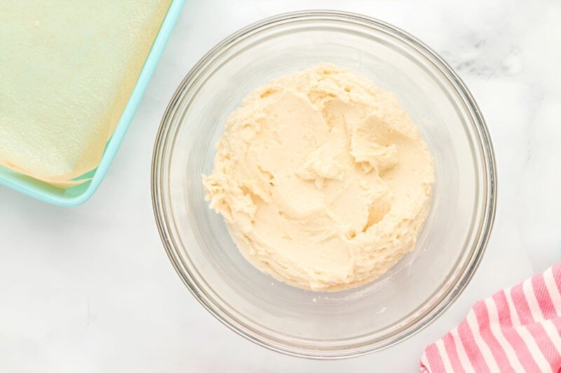 shortbread cookie crust in a glass bowl.