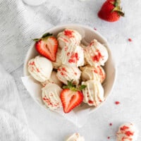 featured strawberry cake truffles.