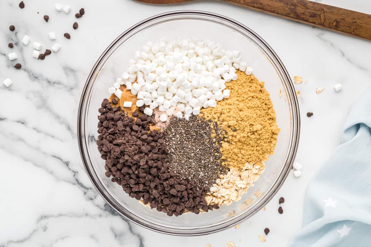 ingredients for s'mores energy bites in a glass bowl.