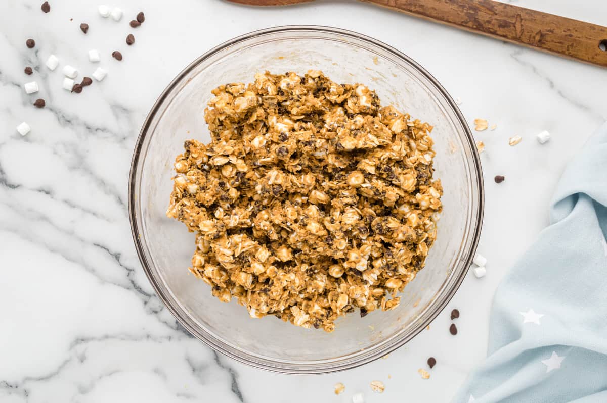 s'mores energy bites mixture in a glass bowl.