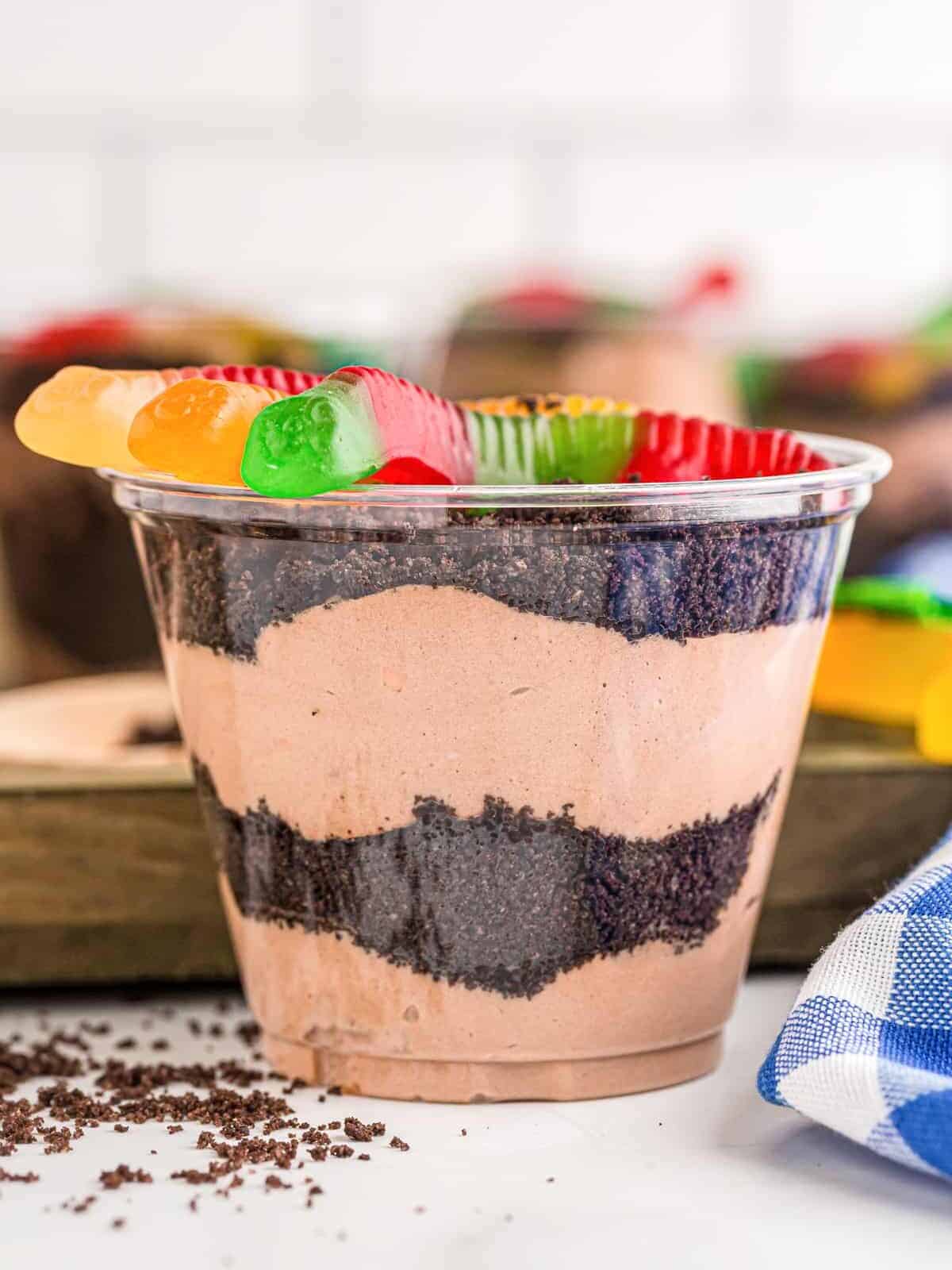 dirt cake cup with gummy worms