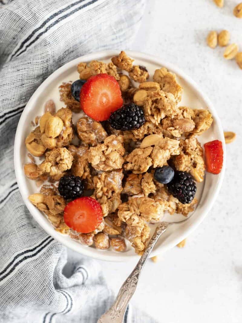 Peanut Butter Granola Recipe - Easy Dessert Recipes