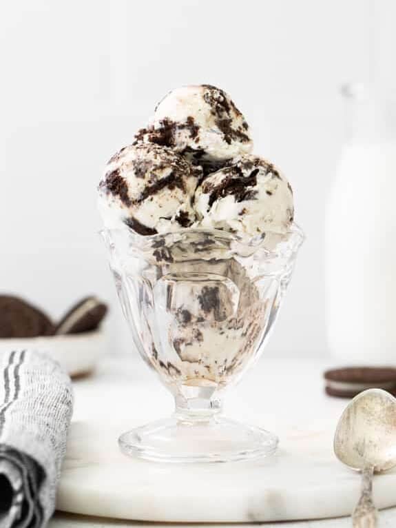 oreo ice cream in a glass dish.