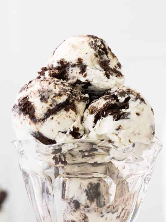 close up of oreo ice cream in a glass dish.