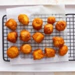 Fried bananas on a cooling rack.