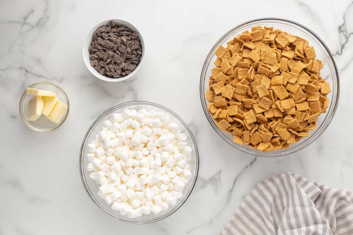 Ingredients for Golden Grahams s'mores treats.
