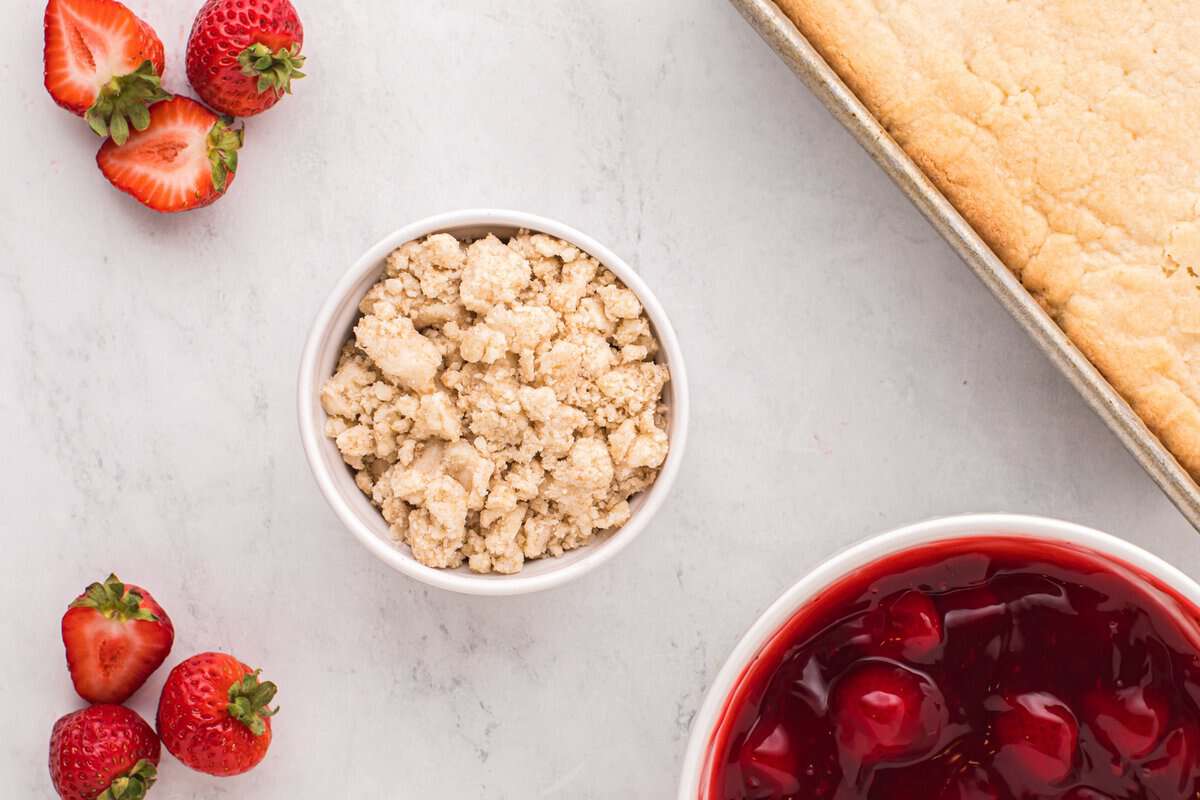 Brown sugar crumble topping.