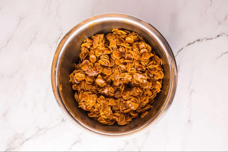 Cornflakes coated in caramel sauce.