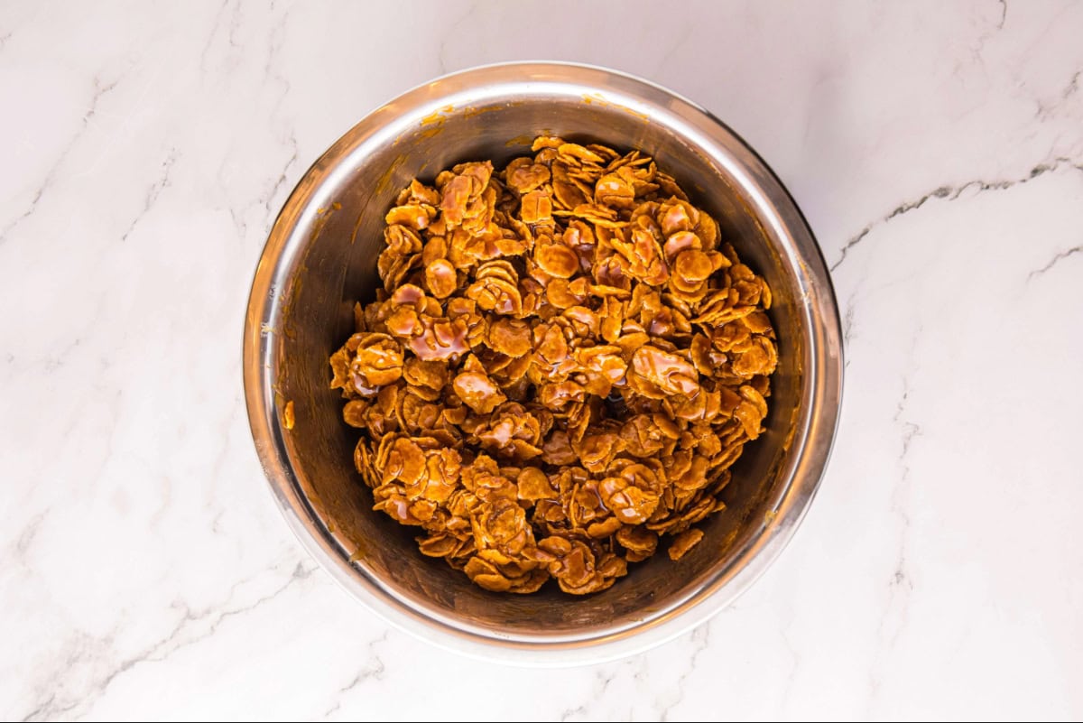 Cornflakes coated in caramel sauce.