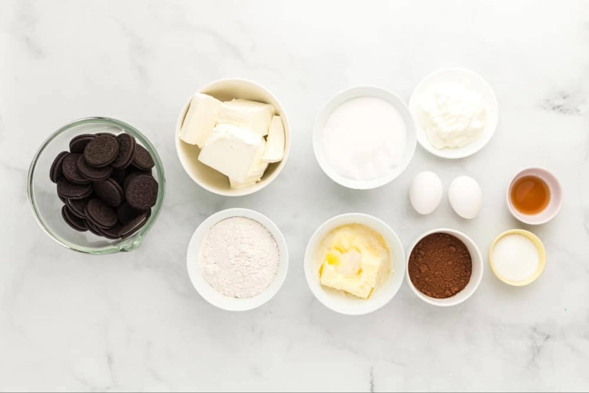 Ingredients for Oreo cheesecake bars.