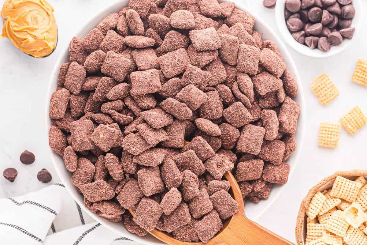A bowl of brownie batter puppy chow.