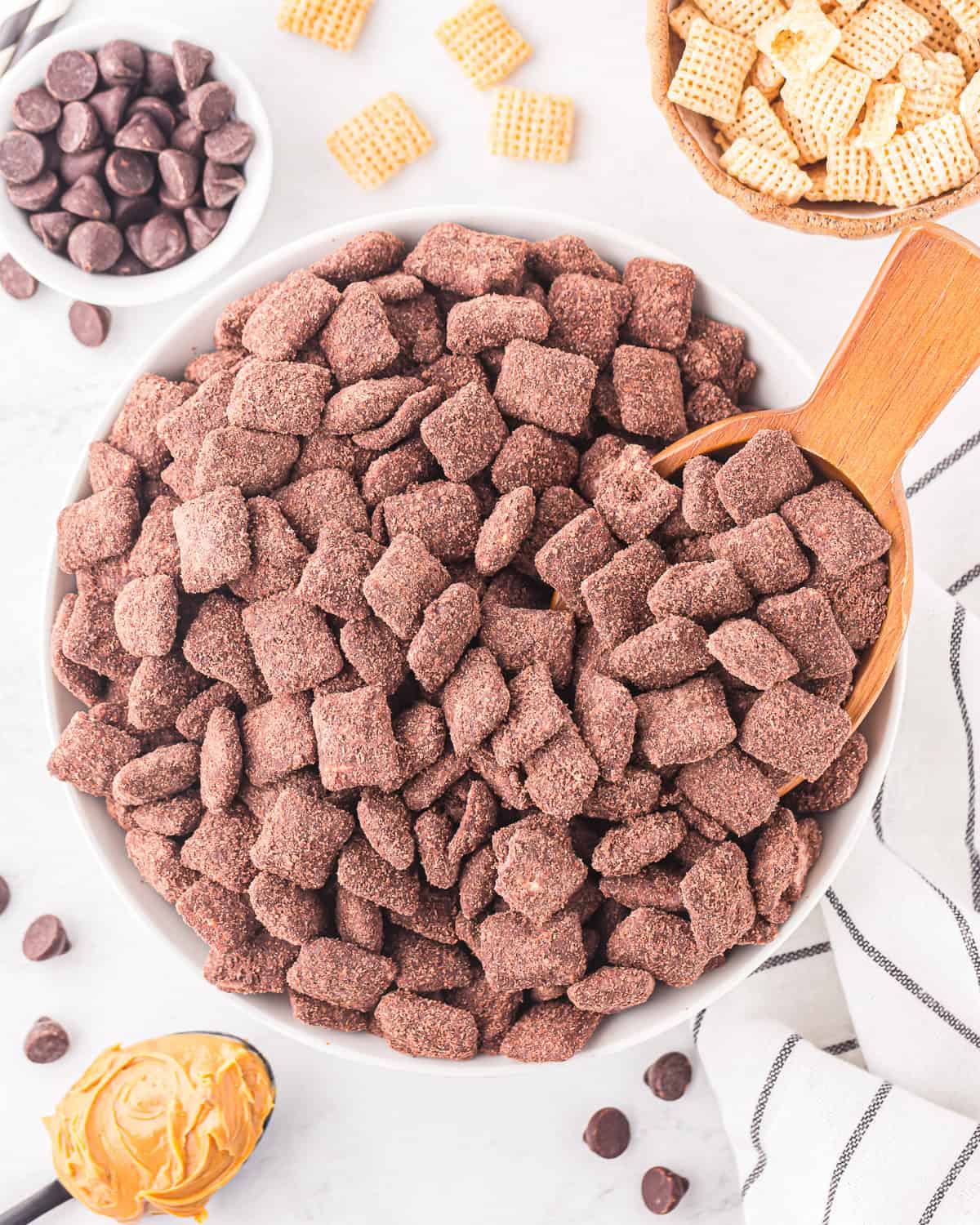 A bowl of brownie batter puppy chow.